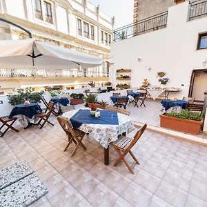 Garibaldi Hotel apartamentowy