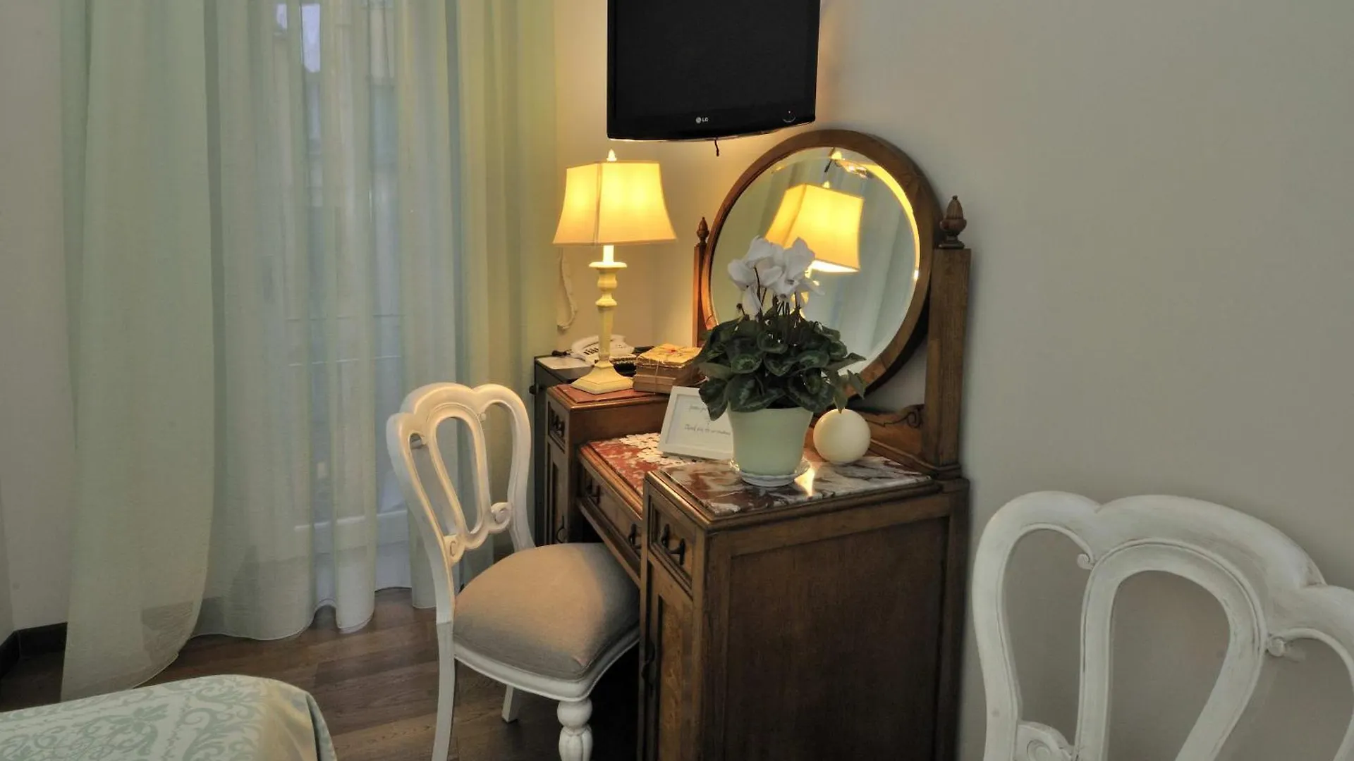 Luxury B&B La Dimora Degli Angeli 3*, Florence